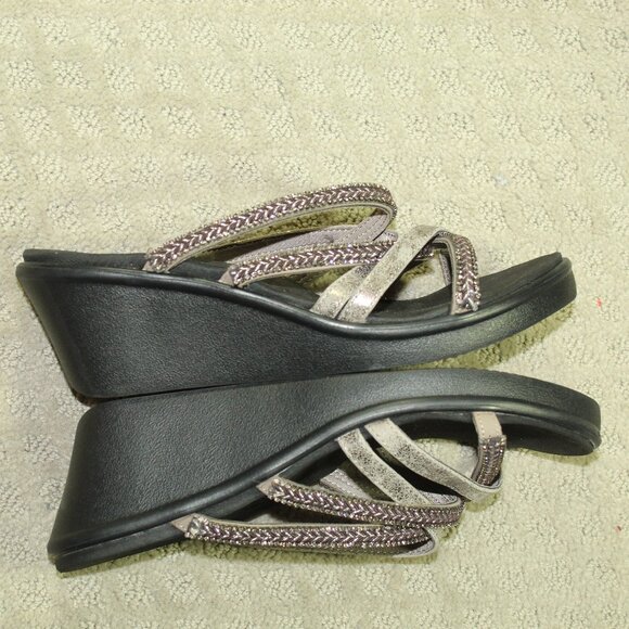 NWOT Cali Skechers Luxe Foam Women's 10 Beaded Silver Slip On 2.75" Wedge Heels - Picture 3 of 7